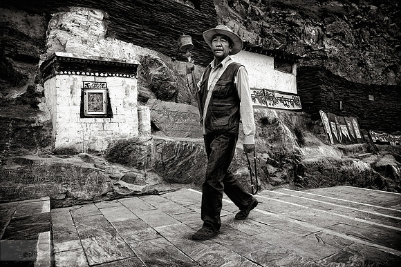 On The Way To The Temple 1